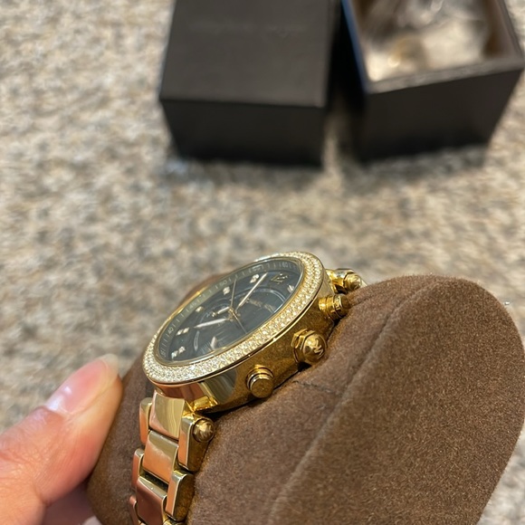 Michael Kors Watch (needs battery) - Picture 4 of 6